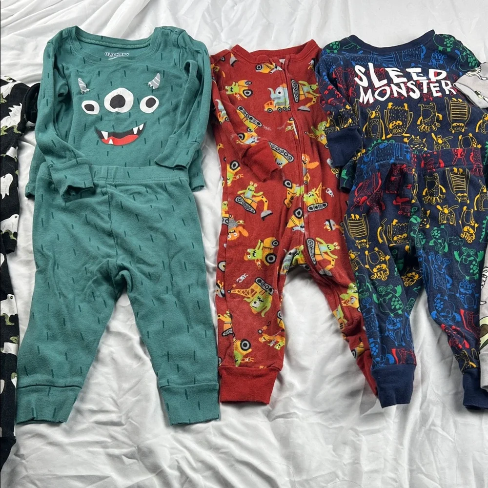 6 Kids One-Piece Pajama Set - Avocado Gray, Navy Sleep Monster &‎ Black Skeleton